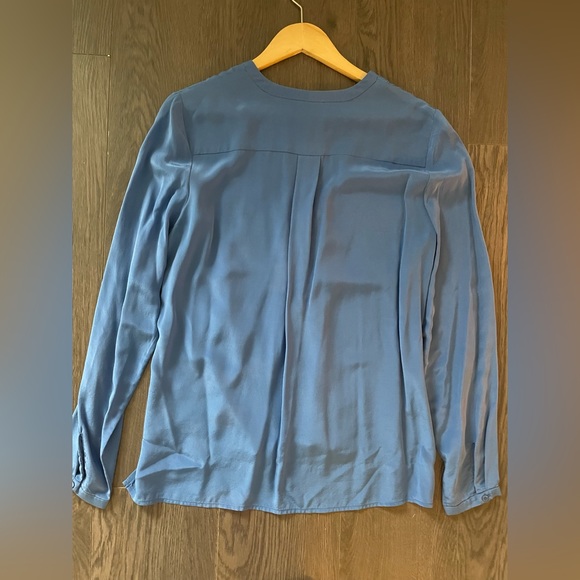 Blue silk Judith& Charles blouse, great condition, super comfy $50 - Picture 2 of 3